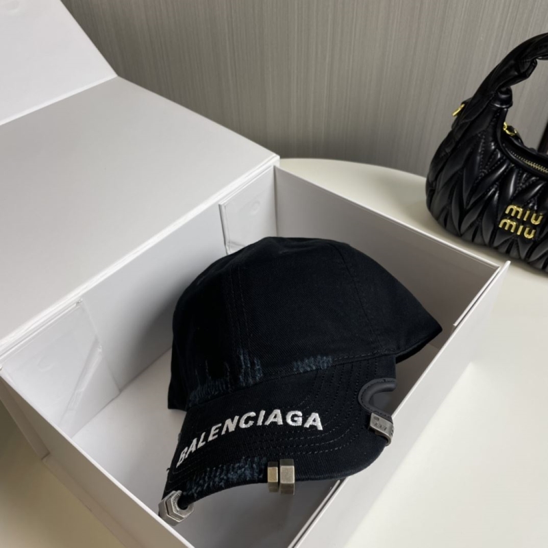 BALENCIAGA